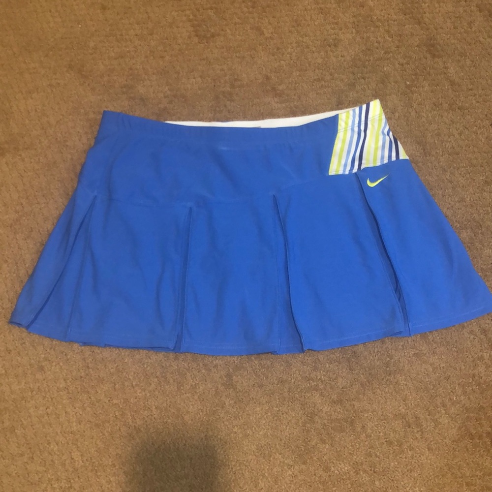 Nike pleated tennis skort Size M perfect condition like new! Great fit, pleated